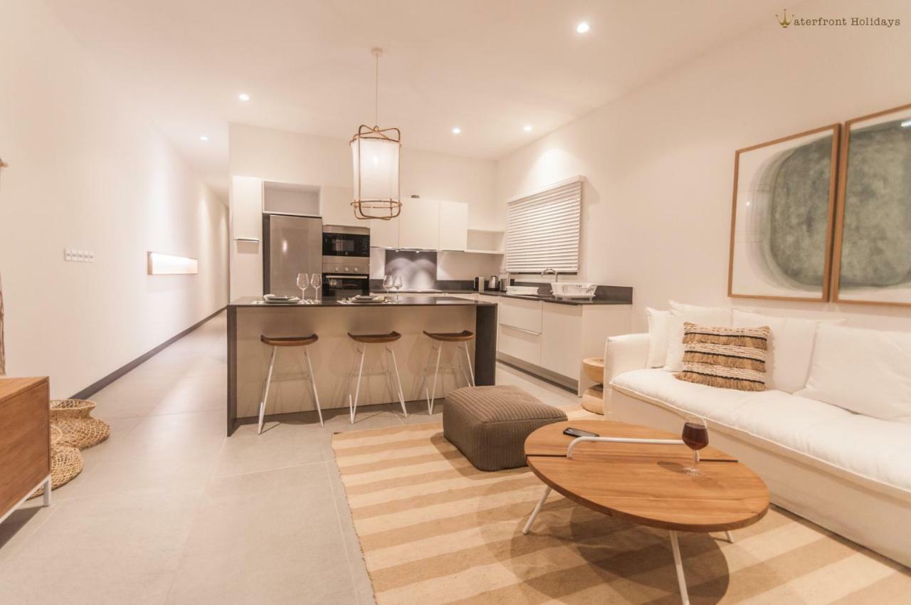 O'biches Beachfront Complex -
